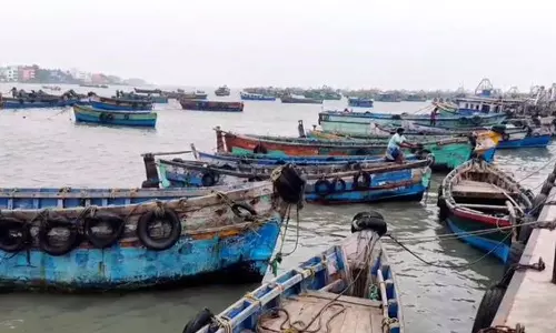 ராமேசுவரம் மீனவர்களின் காலவரையற்ற வேலைநிறுத்தம் தொடங்கியது