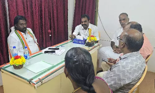 குழித்துறை நகராட்சி அதிகாரிகளுடன் விஜய் வசந்த் எம்.பி. ஆலோசனை