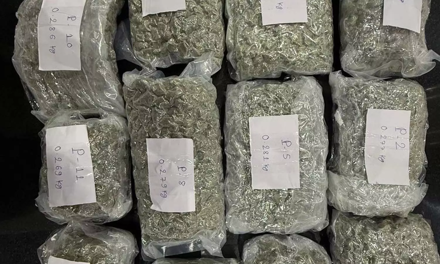 சிங்கப்பூரில் இருந்து கோவைக்கு வந்த விமானத்தில் ரூ.7 கோடி மதிப்பிலான போதைப்பொருள் பறிமுதல்