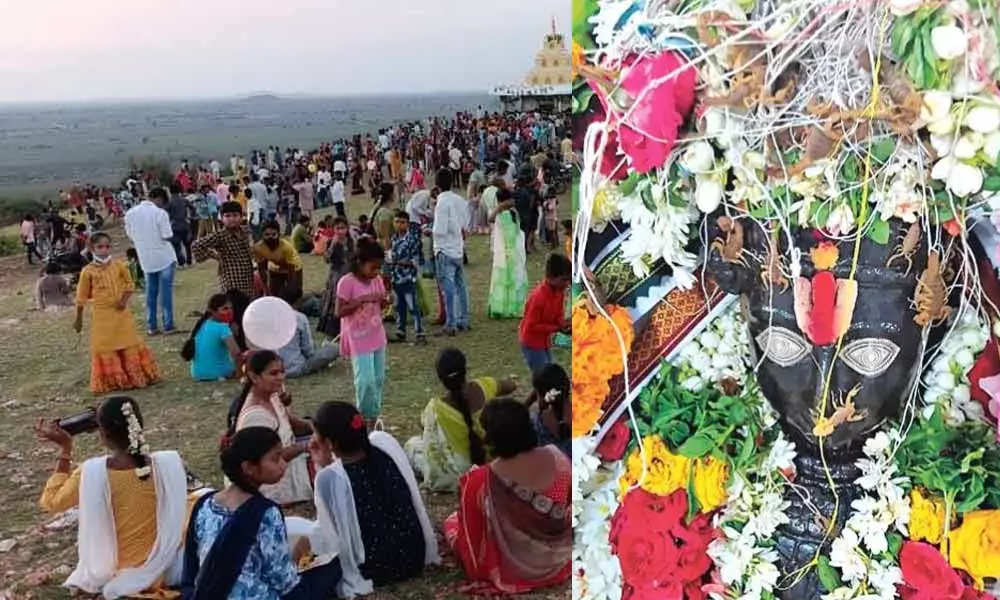 ஆந்திரா கோவிலில் தேள் மாலை அணிவித்து வினோத வழிபாடு ஆந்திரா கோவிலில் தேள் மாலை அணிவித்து வினோத வழிபாடு