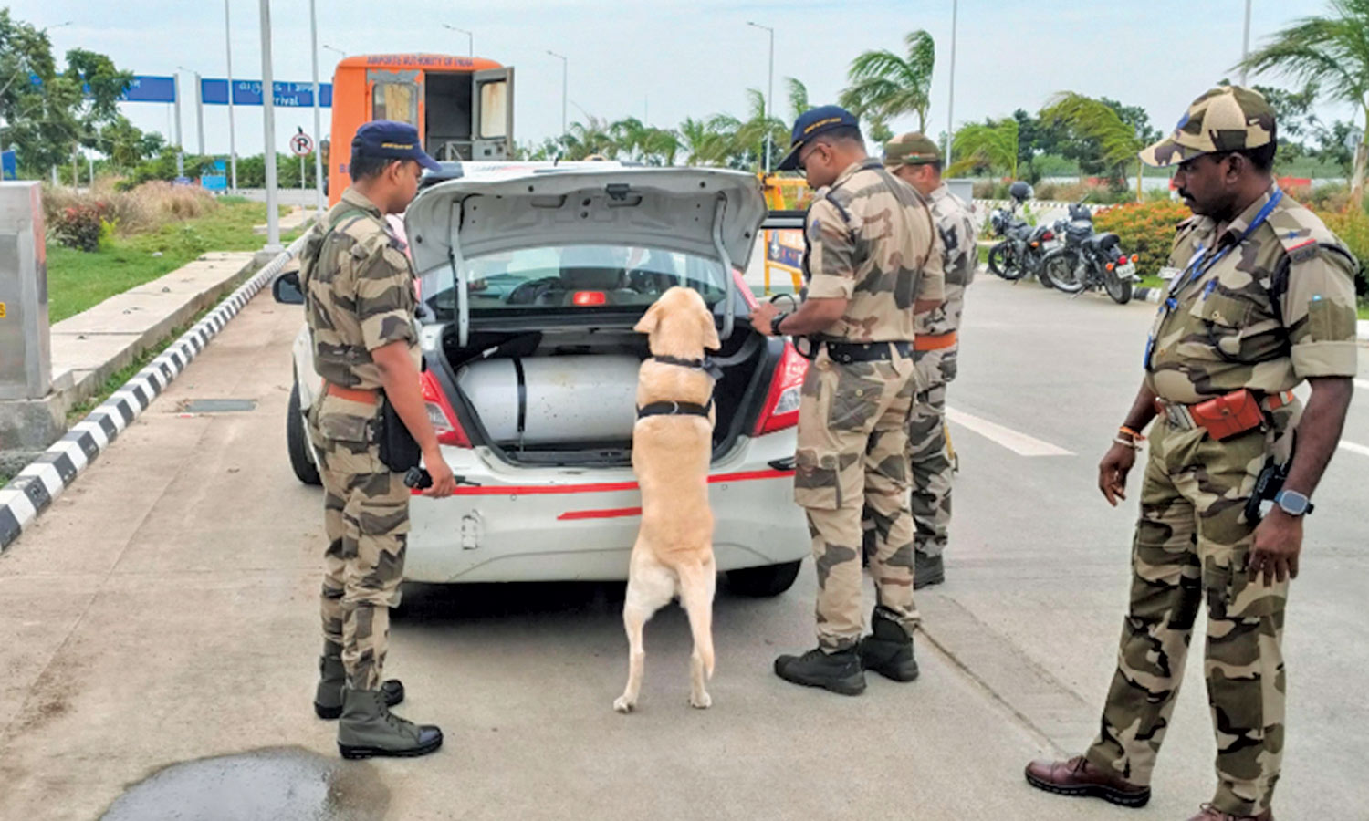 சுதந்திர தினத்தை முன்னிட்டு திருச்சி விமான நிலையத்தில் 5 அடுக்கு பாதுகாப்பு