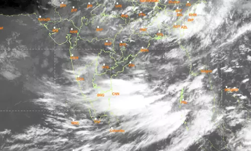 நாளை உருவாகும் காற்றழுத்த தாழ்வுப் பகுதி- மீனவர்கள் கடலுக்கு செல்லவேண்டாம் என எச்சரிக்கை