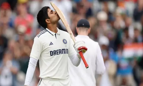 4 முறை ஐ.சி.சி. மாத விருது வென்று வரலாறு படைத்த ஒரே வீரர் சுப்மன் கில்