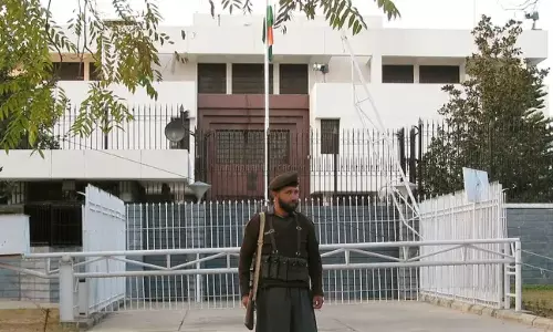 இஸ்லாமாபாத்தில் இந்திய தூதர்களின் வீடுகளுக்கு தண்ணீர் மட்டும் கியாஸ் சப்ளயை நிறுத்திய பாகிஸ்தான்..