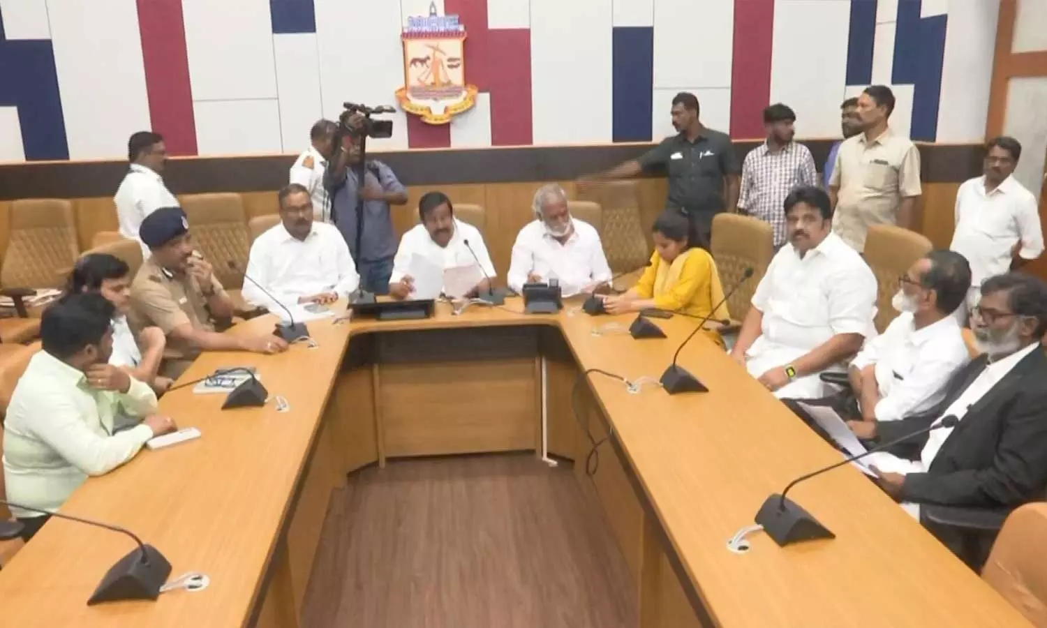 பேச்சுவார்த்தை தோல்வி: போராட்டம் 100 சதவீதம் தொடருவதாக தூய்மை பணியாளர்கள் அறிவிப்பு..! பேச்சுவார்த்தை தோல்வி: போராட்டம் 100 சதவீதம் தொடருவதாக தூய்மை பணியாளர்கள் அறிவிப்பு..!