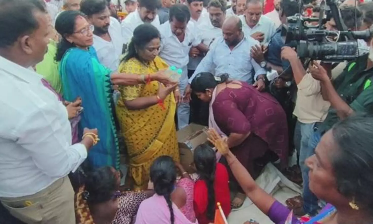 தூய்மைப் பணியாளர்களை சந்திக்கச் சென்ற தமிழிசை சவுந்தரராஜன் மீது வழக்குப்பதிவு