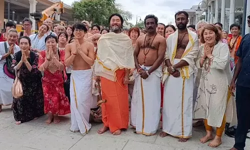 வீடியோ: வெற்றிவேல் முருகனுக்கு அரோகரா.. பக்தி கோஷமிட்ட ஜப்பான் பக்தர்கள்