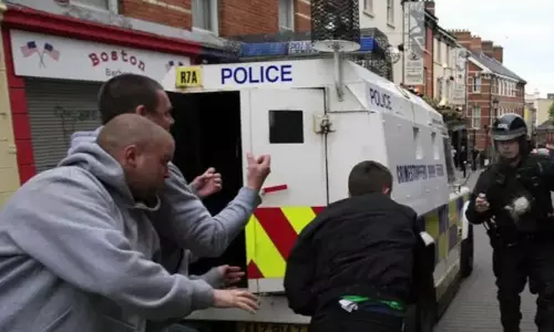 அயர்லாந்து: பூங்காவில் வைத்து இந்தியரின் வயிற்றில் எட்டி உதைத்து தாக்குதல் நடத்திய இனவெறி கும்பல்