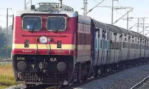 சுதந்திர தினம்... இன்று இரவு எழும்பூர் - திருச்சிக்கு முன்பதிவில்லா சிறப்பு ரெயில் அறிவிப்பு