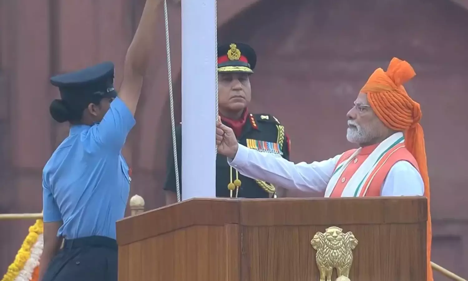 79-வது சுதந்திர தினம்: டெல்லி செங்கோட்டையில் தேசியக் கொடி ஏற்றினார் பிரதமர் மோடி 79-வது சுதந்திர தினம்: டெல்லி செங்கோட்டையில் தேசியக் கொடி ஏற்றினார் பிரதமர் மோடி