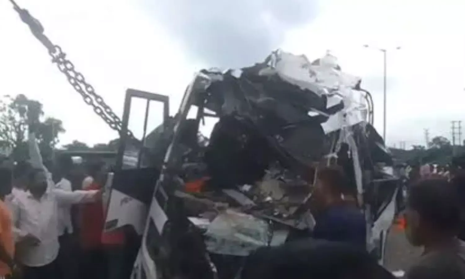 சுதந்திர தினத்தில் சோகம்.. மேற்கு வங்கத்தில் சாலை விபத்தில் 10 பக்தர்கள் பலி - 35 பேர் படுகாயம்