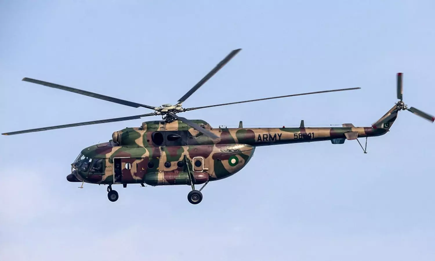 பாகிஸ்தானில் நிவாரண பொருளை ஏற்றிச்சென்ற ஹெலிகாப்டர் விழுந்து நொறுங்கி 5 பேர் சாவு