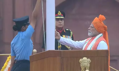 79-வது சுதந்திர தினம்: டெல்லி செங்கோட்டையில் தேசியக் கொடி ஏற்றினார் பிரதமர் மோடி