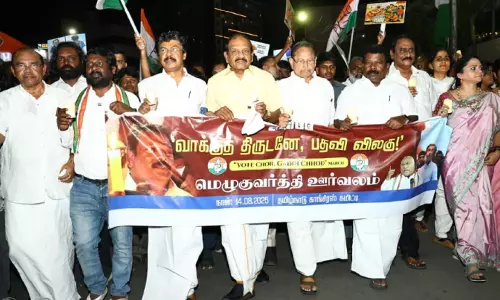 வாக்குத் திருடரே பதவி விலகு- தமிழ்நாடு காங்கிரஸ் சார்பில் மெழுகுவர்த்தி ஏந்தி கண்டன ஊர்வலம்