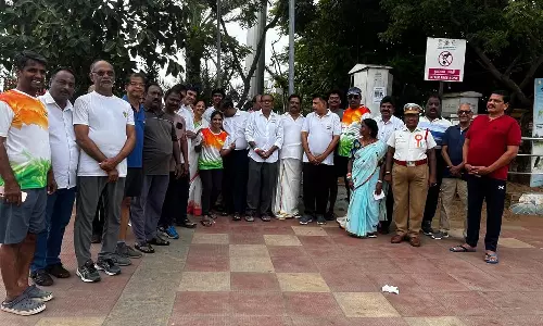 சுதந்திர தினம் -  பெசன்ட் நகர் Elliot Beach-ல் தேசியக் கொடி ஏற்றம்