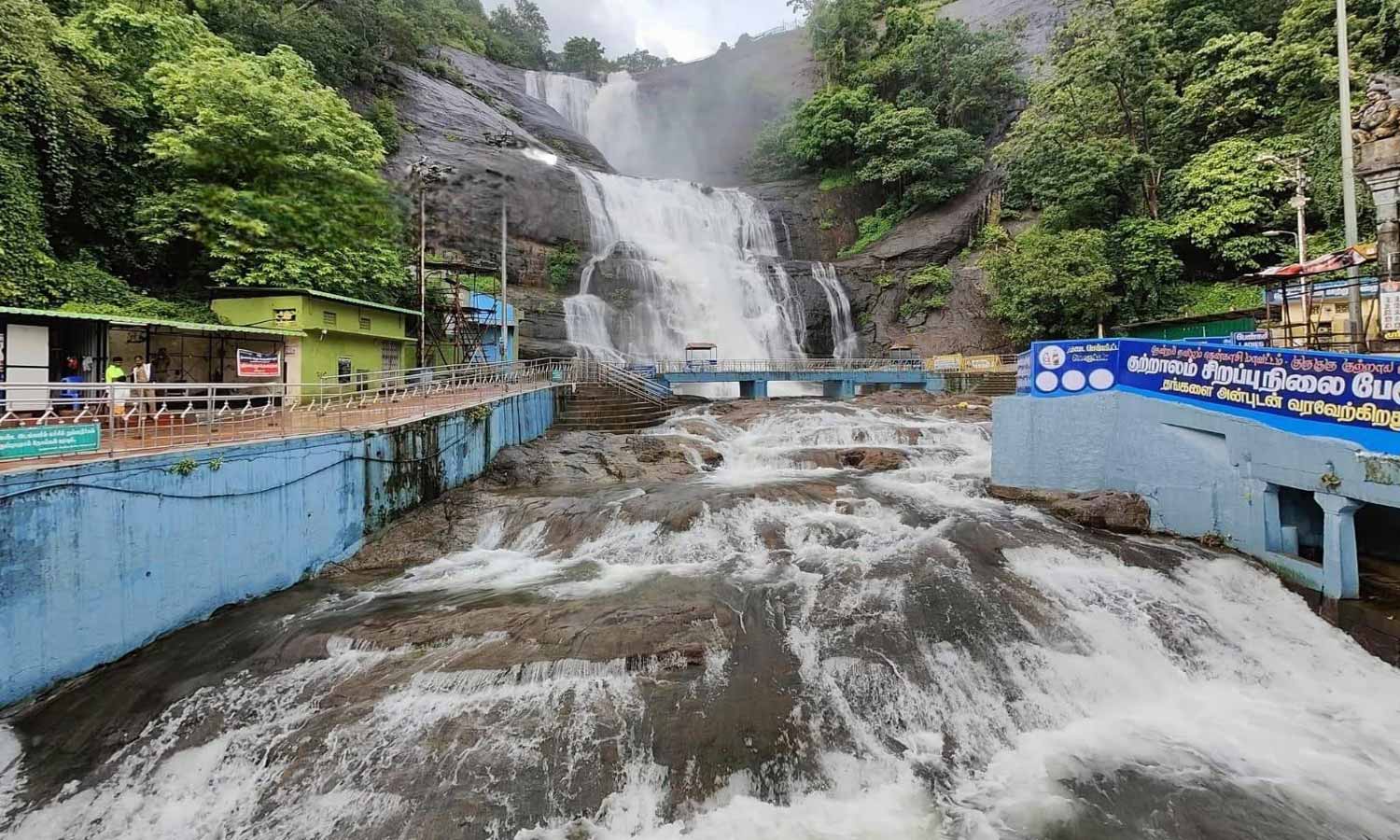 குற்றால அருவிகளில் குளிக்க மீண்டும் தடை- சுற்றுலா பயணிகள் ஏமாற்றம்