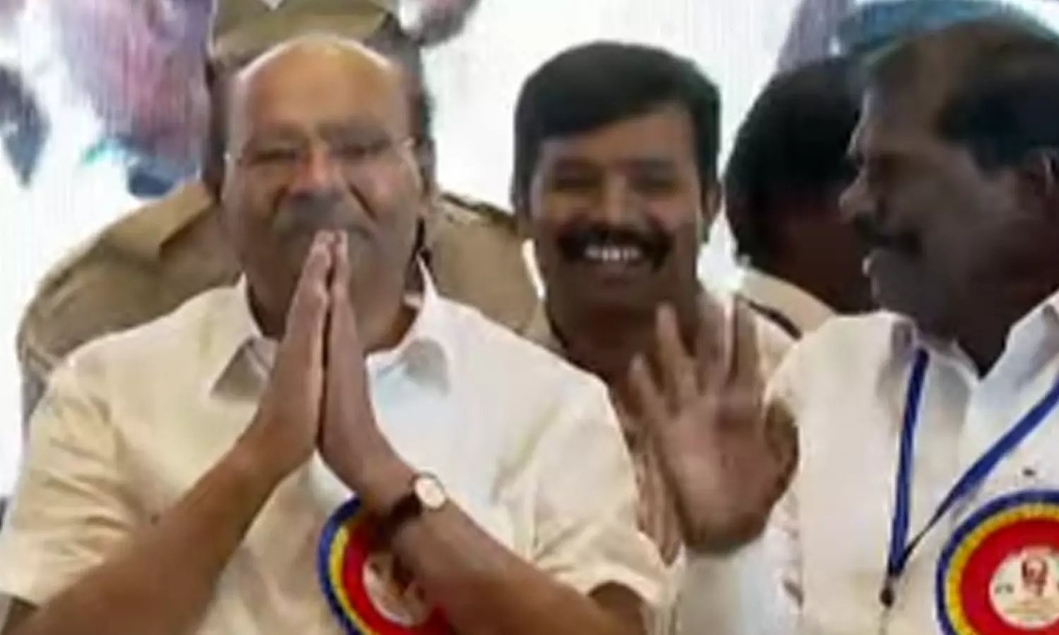 பா.ம.க.வின் தலைவராக ராமதாஸ் தொடர்வார்- பொதுக்குழுவில் தீர்மானம் நிறைவேற்றம் பா.ம.க.வின் தலைவராக ராமதாஸ் தொடர்வார்- பொதுக்குழுவில் தீர்மானம் நிறைவேற்றம்