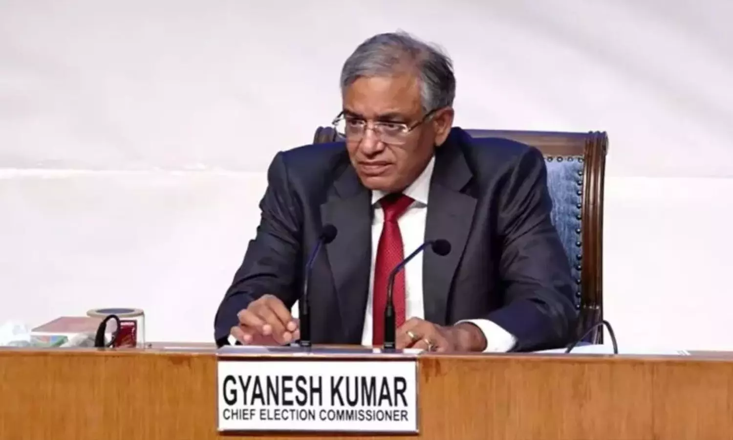 ராகுலின் குற்றச்சாட்டு இந்திய அரசியலமைப்பை அவமதிக்கிறது - தலைமை தேர்தல் ஆணையர் செய்தியாளர் சந்திப்பு