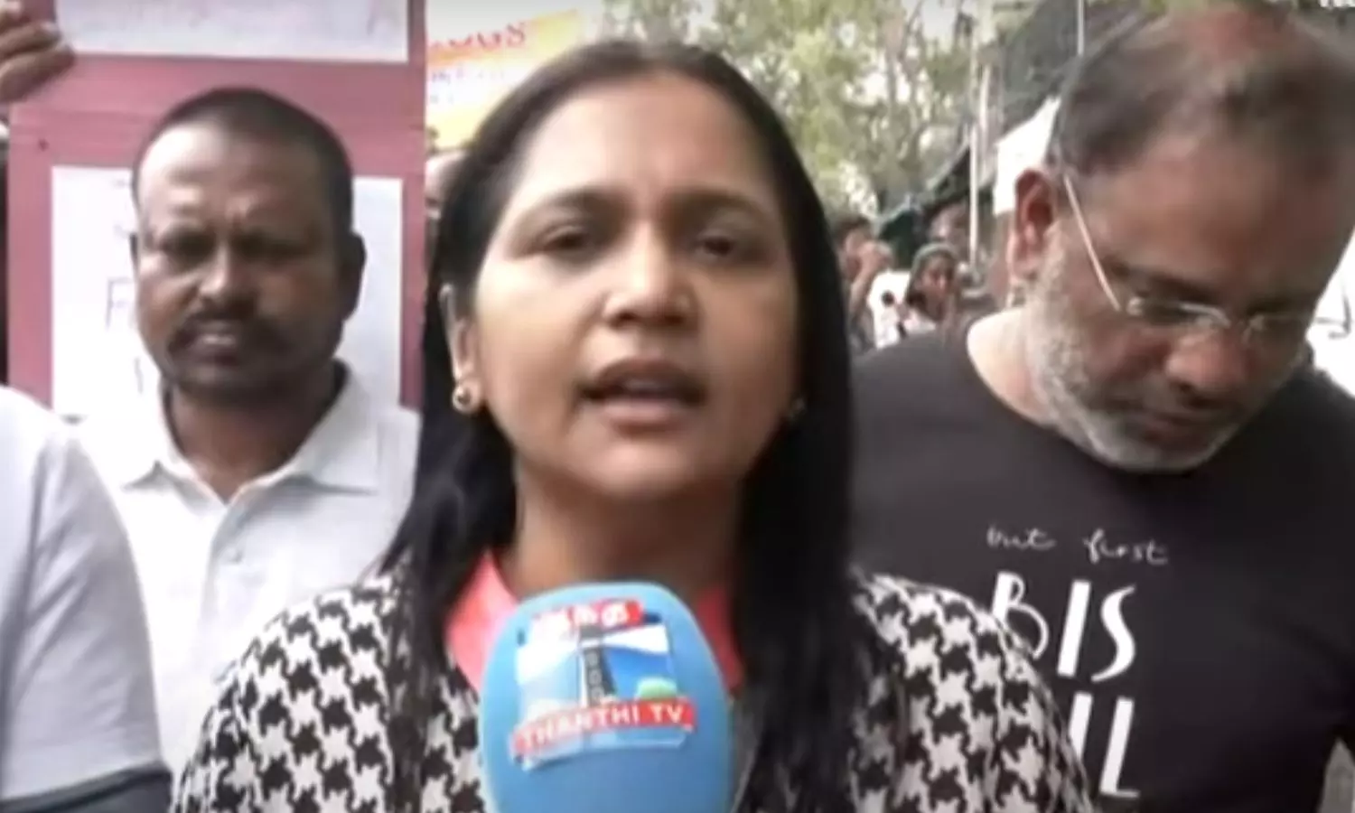 1 லட்சம் மனிதரில் ஒரு Rapist இருப்பதுபோல் 1 லட்சம் நாய்களில் ஒரு ரேபிஸ் நாய் இருக்கலாம் - நடிகை வினோதினி