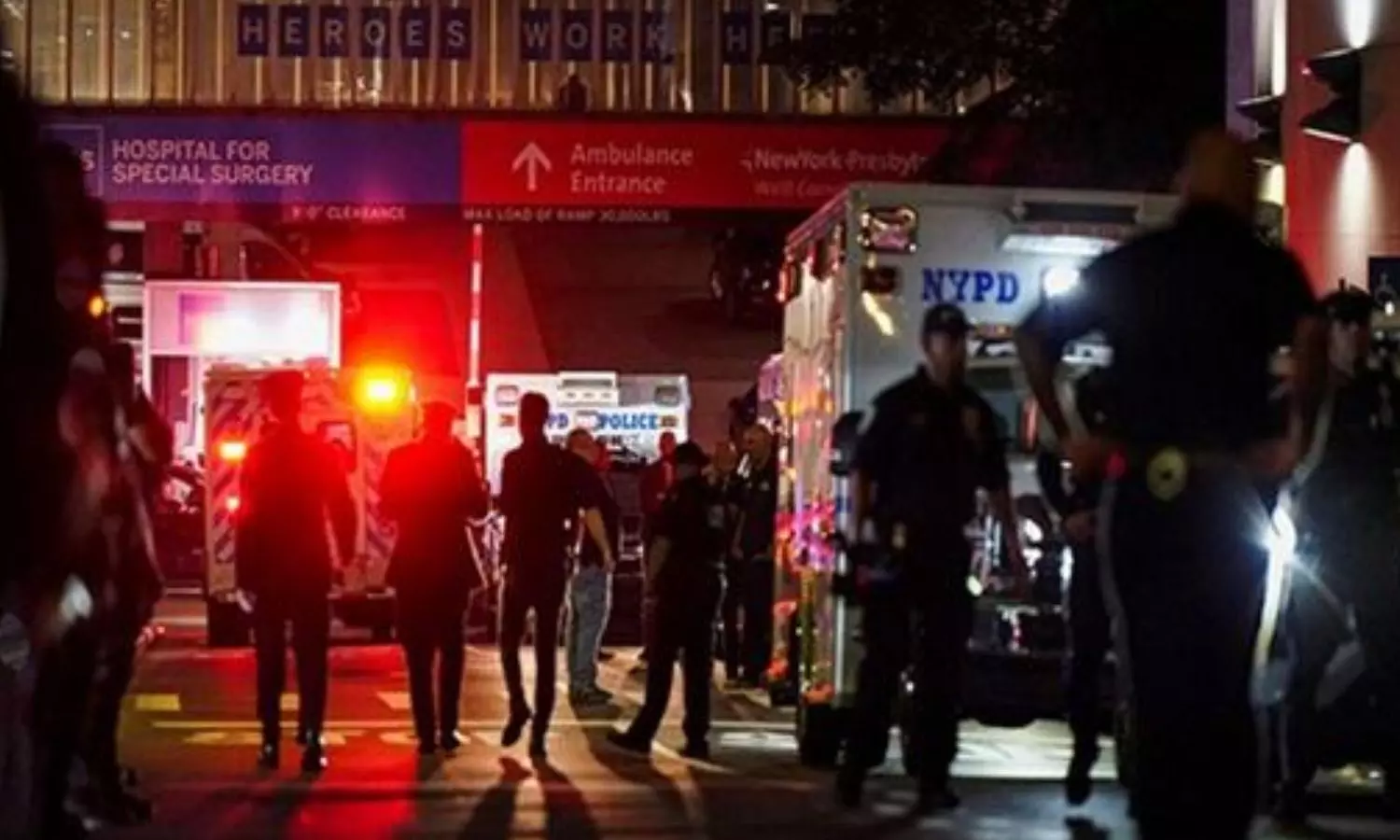 நியூ யார்க் நைட் கிளப்-இல்  மர்ம நபர்கள் துப்பாக்கிச்சூடு - 3 பேர் உயிரிழப்பு - 8 பேர் படுகாயம்