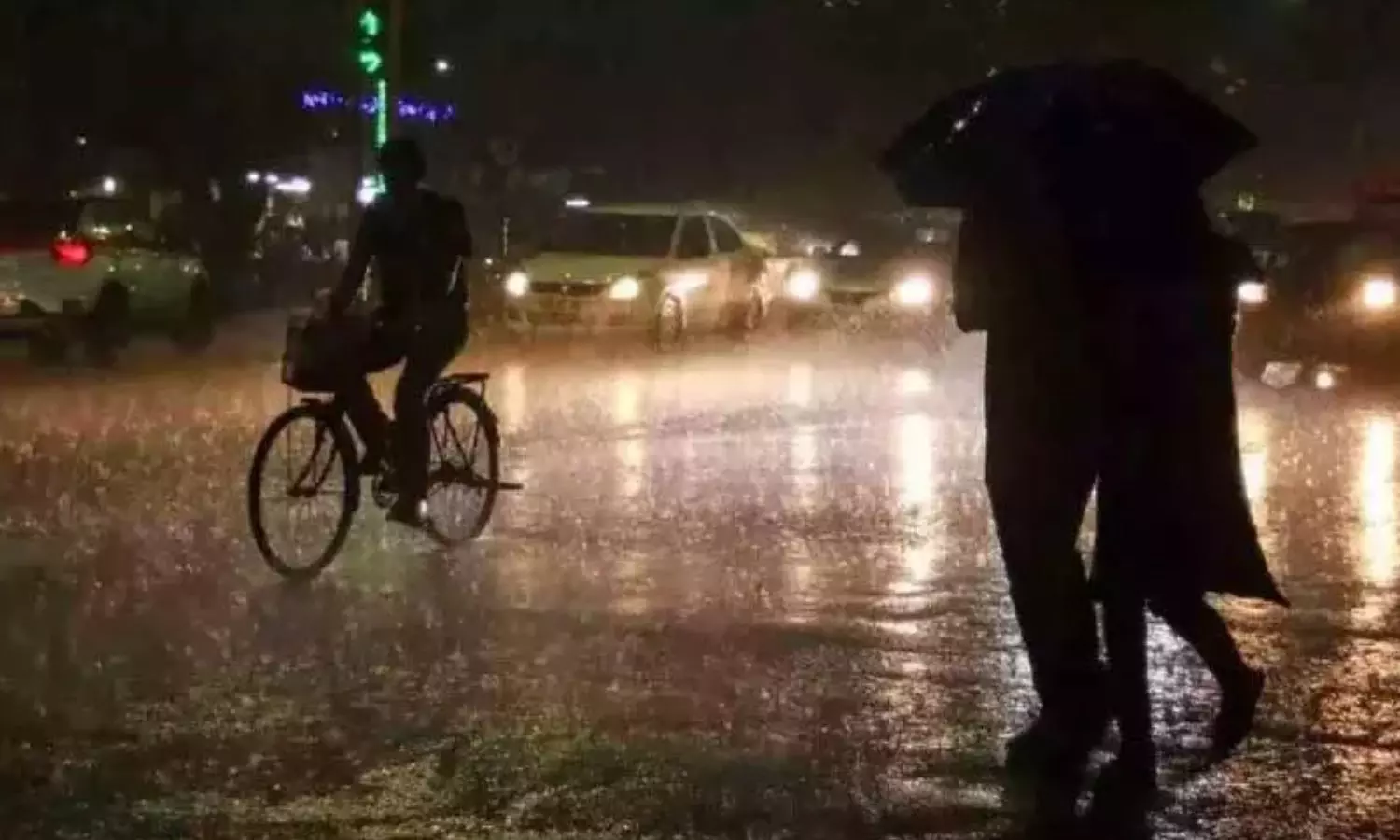 சென்னை மற்றும் புறநகரில் பல்வேறு பகுதிகளில் பரவலாக மழை! சென்னை மற்றும் புறநகரில் பல்வேறு பகுதிகளில் பரவலாக மழை!