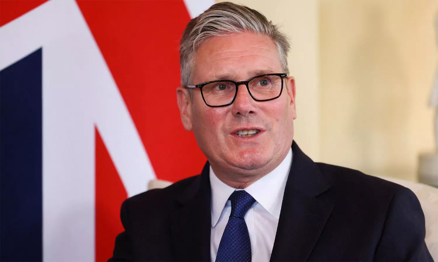 ரஷியா மீது மேலும் பொருளாதார தடை: இங்கிலாந்து பிரதமர் எச்சரிக்கை