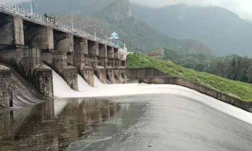 ஆழியார் அணையில் இருந்து உபரி நீர் வெளியேற்றம்