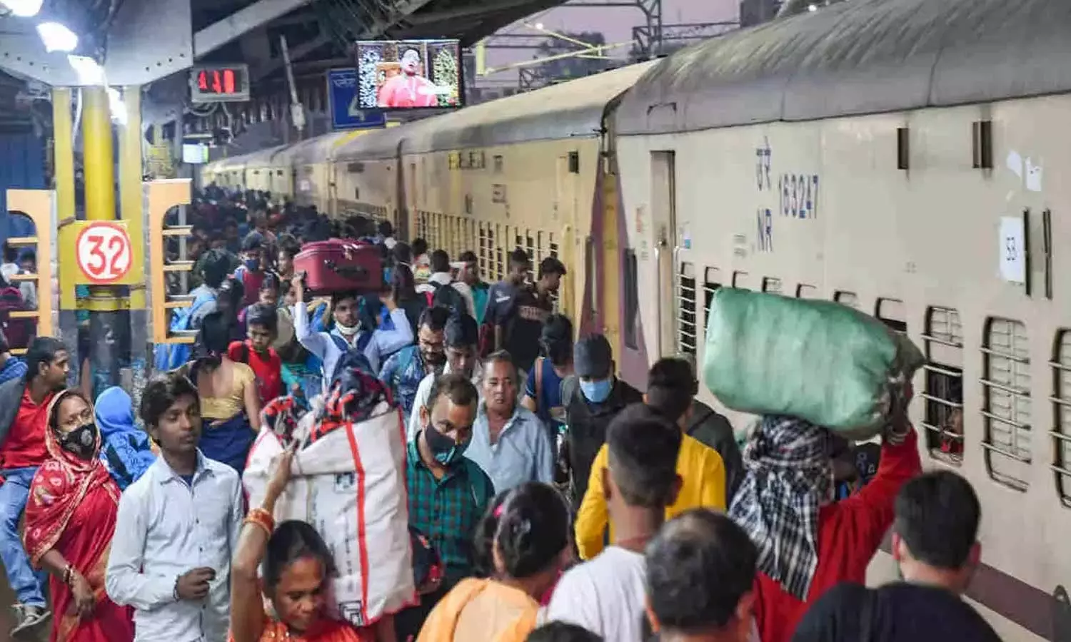 தீபாவளி பண்டிகைக்கான முன்பதிவு: சில நிமிடங்களிலேயே விற்றுத் தீர்ந்த ரெயில் டிக்கெட்டுகள் தீபாவளி பண்டிகைக்கான முன்பதிவு: சில நிமிடங்களிலேயே விற்றுத் தீர்ந்த ரெயில் டிக்கெட்டுகள்