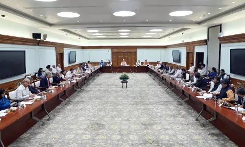 பொருளாதார நிபுணர்களுடன் பிரதமர் மோடி உயர்மட்ட கூட்டம் .. சீர்திருத்தங்கள் குறித்து ஆலோசனை