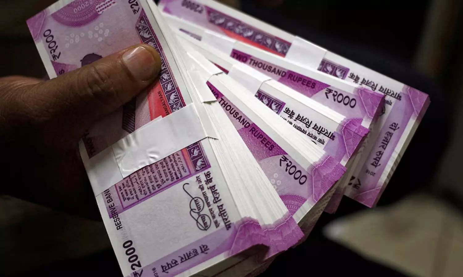 ரூ.2,000 நோட்டுகள்.... ரூ.6,017 கோடி திரும்பி வரவில்லை- மத்திய அரசு அதிர்ச்சி தகவல்