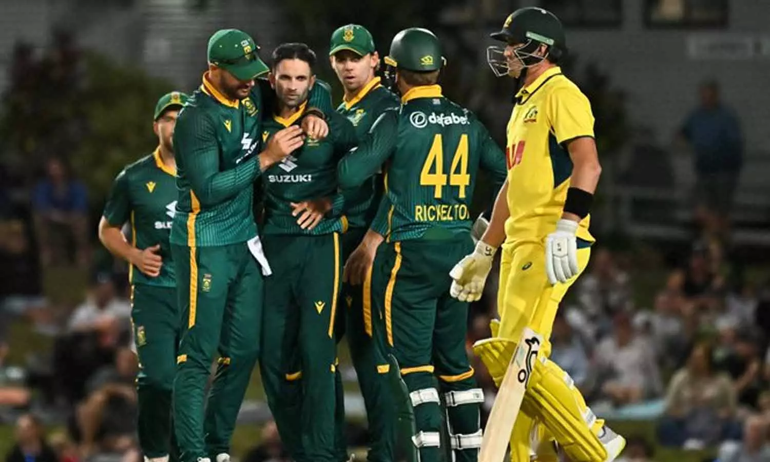 முதல் ஒருநாள் போட்டி: ஆஸ்திரேலியாவை ஓட விட்ட தென் ஆப்பிரிக்கா- 98 ரன்களில் அபார வெற்றி