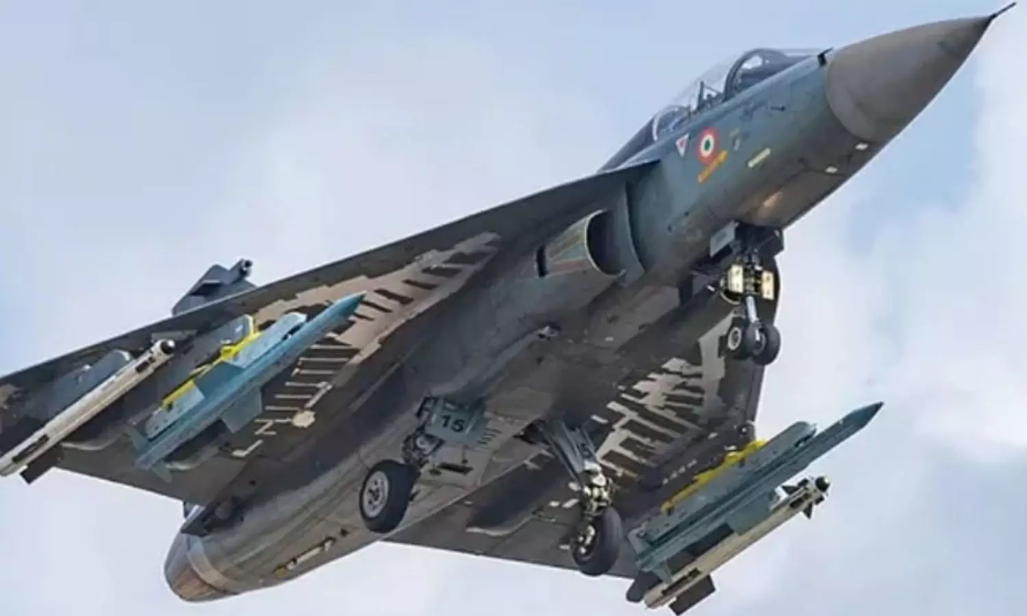 ரூ.62,000 கோடியில் உள்நாட்டு போர் விமானங்கள் வாங்க மத்திய அரசு ஒப்புதல் - Tejas Mark-1A பற்றி தெரியுமா? ரூ.62,000 கோடியில் உள்நாட்டு போர் விமானங்கள் வாங்க மத்திய அரசு ஒப்புதல் - Tejas Mark-1A பற்றி தெரியுமா?