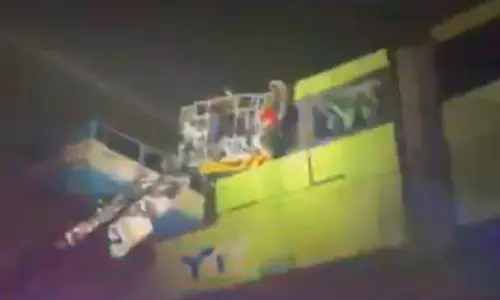 மும்பை கனமழையால் நடுவழியில் நின்ற மோனோ ரெயில்-அந்தரத்தில் சிக்கிய பயணிகள்