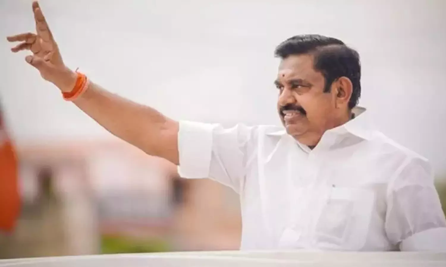 மணமகனுக்கு பட்டுவேட்டி, மணமகளுக்கு பட்டுச்சேலை..! இ.பி.எஸ். வாக்குறுதி