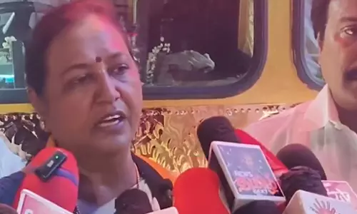 கேப்டன் கூட யாரையும் கம்பேர் பண்ணக்கூடாது - விஜய் கட் அவுட் குறித்து பேசிய பிரேமலதா