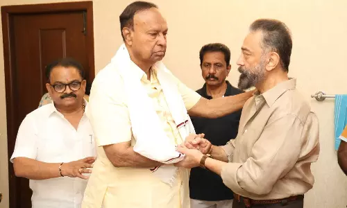 டி.ஆர்.பாலு மனைவி மறைவு- எம்.பி. கமல்ஹாசன் நேரில் சந்தித்து ஆறுதல்