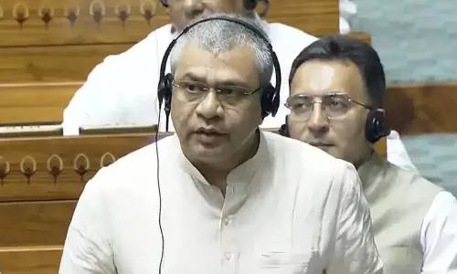 ஆன்லைன் சூதாட்டத்தை ஒழுங்குபடுத்தும் மசோதா பாராளுமன்றத்தில் தாக்கல்: எதிர்க்கட்சிகள் அமளி