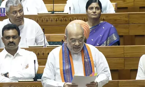 பிரதமர், முதல் மந்திரிகளை பதவி நீக்கம் செய்யும் மசோதா தாக்கல்: மசோதாவை கிழித்தெறிந்த எதிர்க்கட்சிகள்