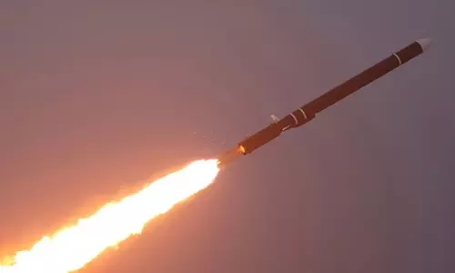 அணு ஆயுதங்களை சுமந்து செல்லும் அக்னி 5 ஏவுகணை சோதனை வெற்றி: பாதுகாப்புத்துறை