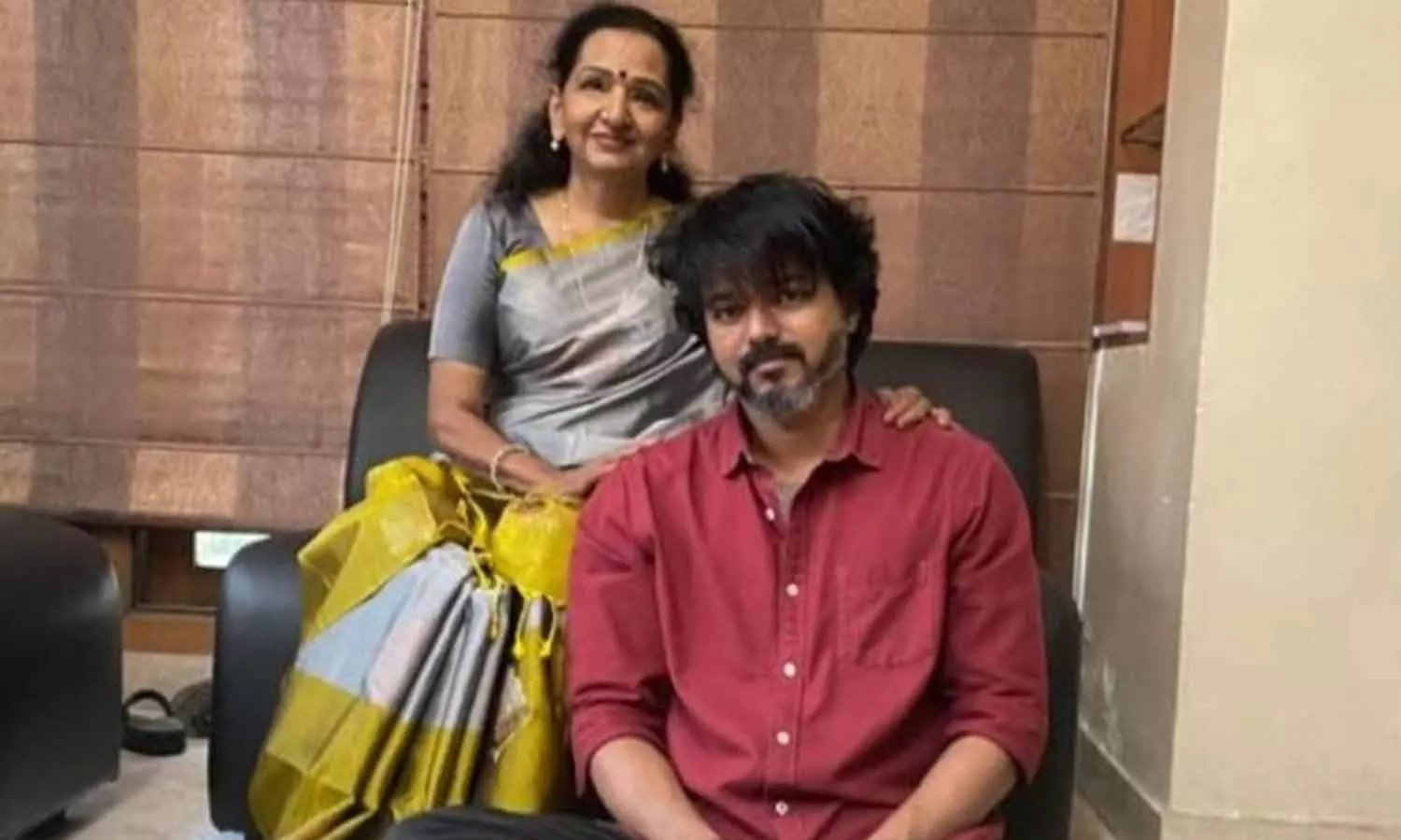 தாய்மார்கள், தம்பி தங்கைகள் உனது அரசியல் வெற்றிக்கு துணை நிற்கட்டும்- விஜய்க்கு தாய் வாழ்த்து