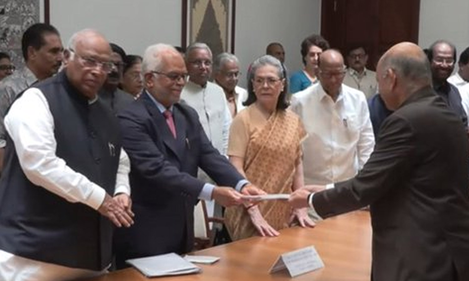 குடியரசு துணை தலைவர் தேர்தல்: இந்தியா கூட்டணி வேட்பாளர் வேட்புமனு தாக்கல்