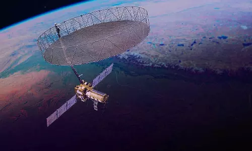 விண்வெளியில் பூத்த தங்க மலர்- பேரழிவுகளைக் கூர்ந்து கவனிக்கிறது