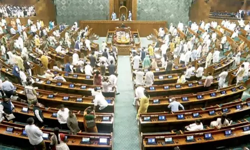 பாராளுமன்றத்தில் கடைசி நாளிலும் எதிர்க்கட்சிகள் அமளி- ஒத்திவைப்பு