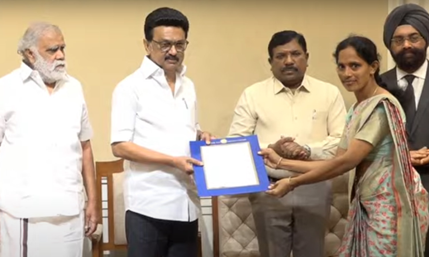 644 பேருக்கு பணி நியமன ஆணைகளை வழங்கினார் முதலமைச்சர் மு.க.ஸ்டாலின் 644 பேருக்கு பணி நியமன ஆணைகளை வழங்கினார் முதலமைச்சர் மு.க.ஸ்டாலின்