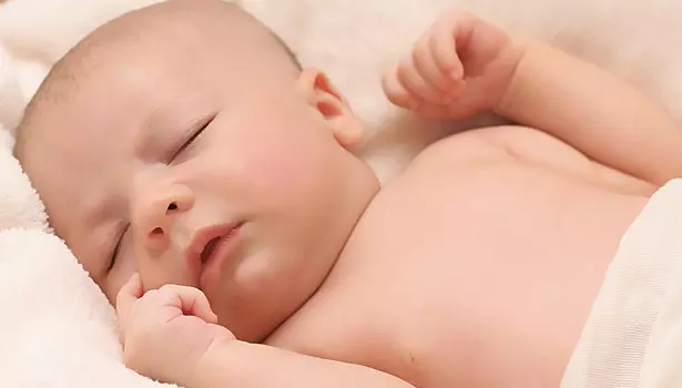 மனைவிக்கு வீட்டிலேயே பிரசவம் பார்த்த வங்கி மேலாளர்: சுகாதாரத்துறையினர் விசாரணை