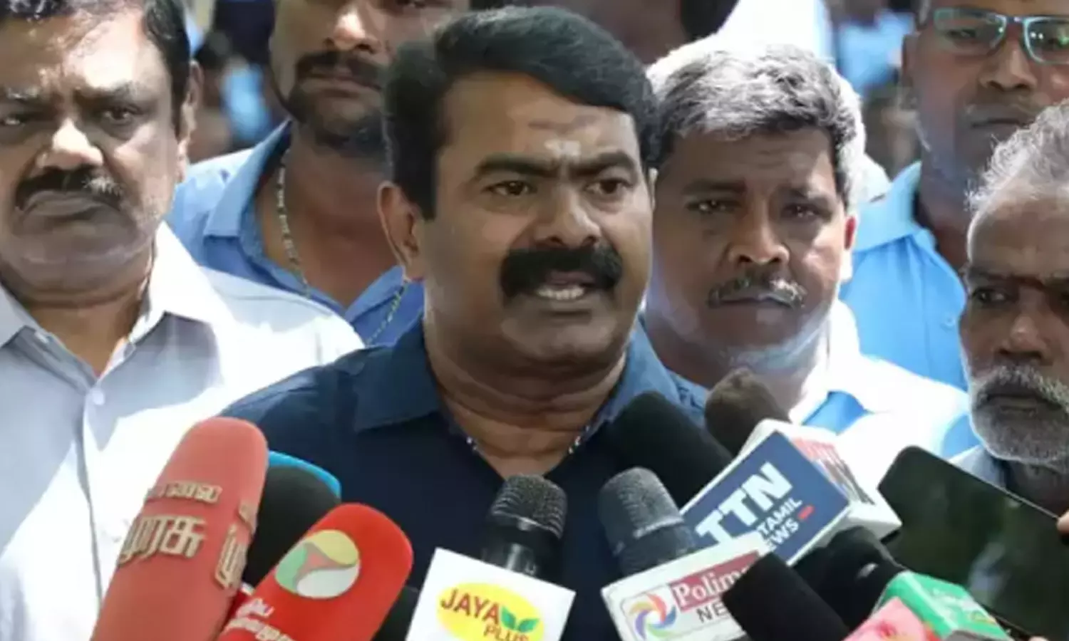 விஜய், அண்ணா வழியில் சென்று தி.மு.க.வை வீழ்த்துவேன் என சொல்வதே வேடிக்கைதான்- சீமான்