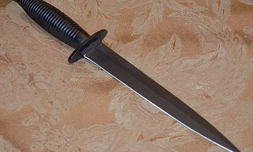 புத்தகப்பையில் கத்தியை மறைத்து வகுப்பறைக்கு கொண்டுவந்த மாணவர்- காரணத்தை கேட்ட ஆசிரியர்கள் அதிர்ச்சி