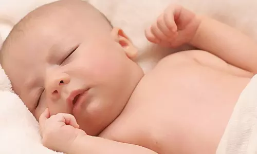 மனைவிக்கு வீட்டிலேயே பிரசவம் பார்த்த வங்கி மேலாளர்: சுகாதாரத்துறையினர் விசாரணை