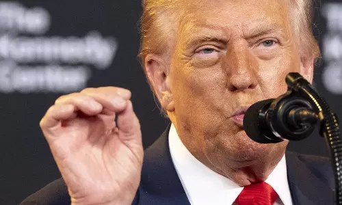 5.5 கோடி விசாக்கள் மீது டிரம்ப் அரசு எடுத்த அதிரடி முடிவு - நாடு கடத்தல் அபாயம்!