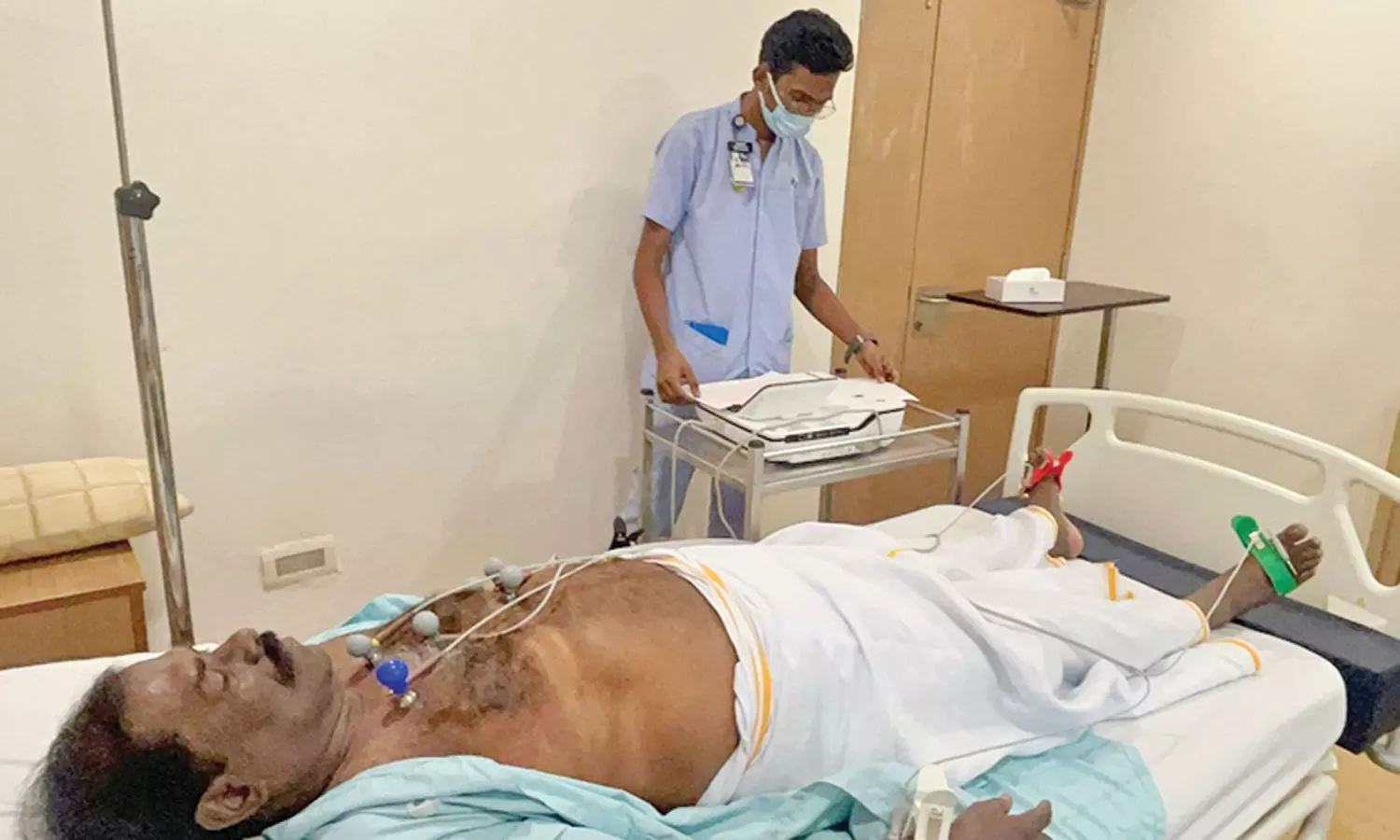 பா.ம.க. கவுரவ தலைவர் ஜி.கே.மணி மருத்துவமனையில் அனுமதி